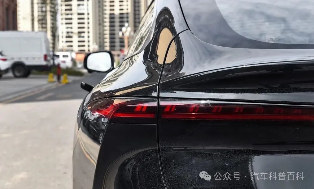 Is the 710km Range C-Class Sedan Priced at 140,000 Yuan a Game Changer or a Leader in Range?