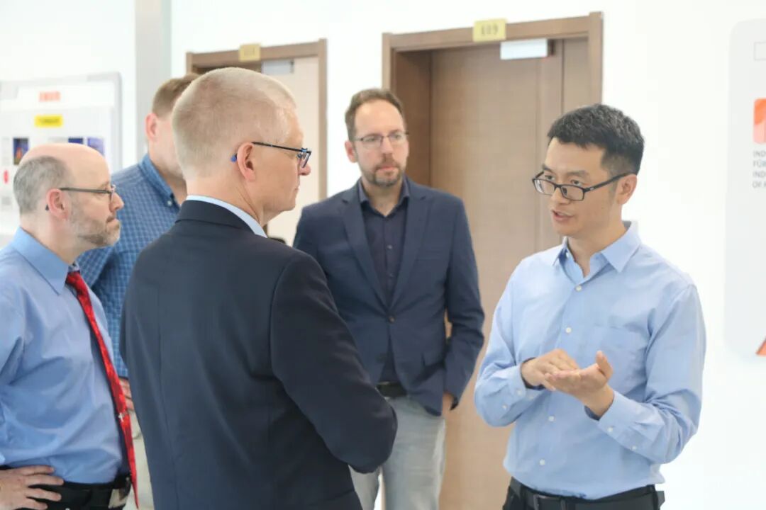 Visit of German Professors to the Modern Robotics Industry College