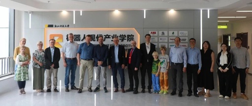 Visit of German Professors to the Modern Robotics Industry College
