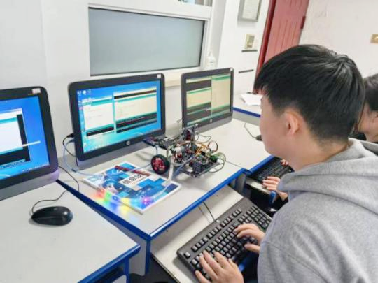 AI-Focused Courses Ignite Youth's 'Science Dream' in Schools