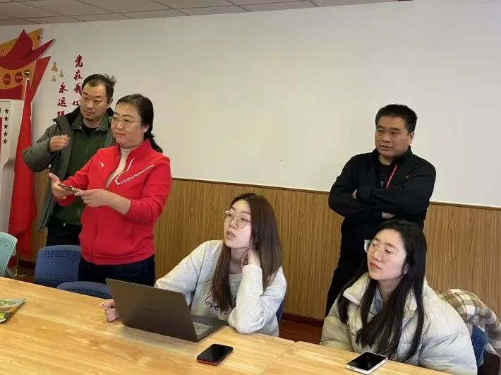 AI Robots and Teachers: Breaking Boundaries in English Education with the "Dual Teacher" Classroom