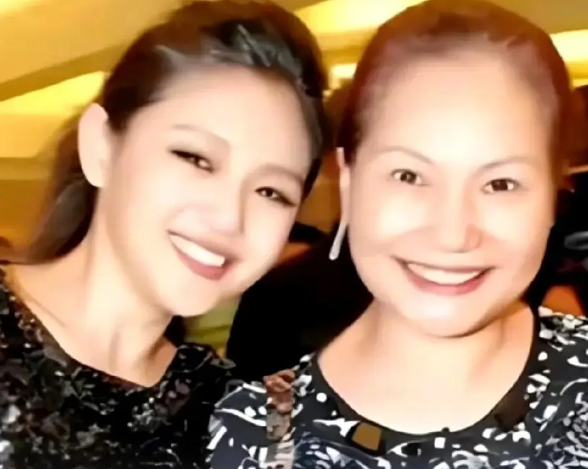 S's Mom Gets Confused by Smart Speaker, Internet Bursts into Laughter: Don't Worry, A Million Advisors Are Here to Help!