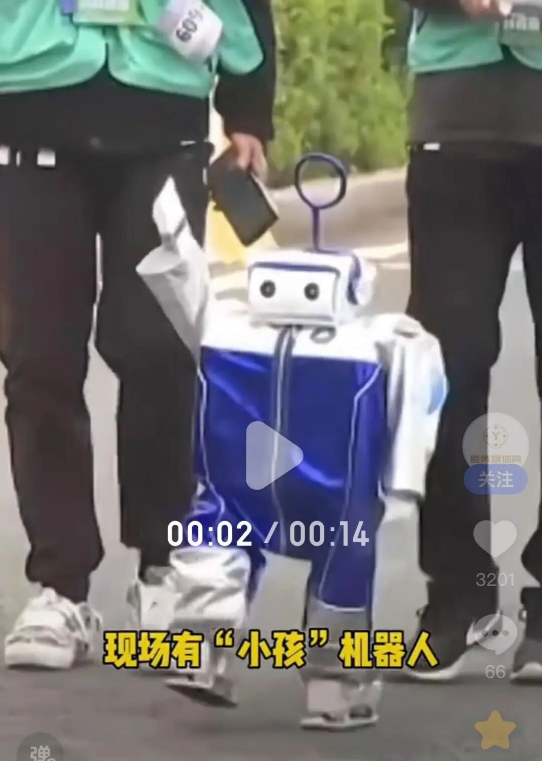 Beijing Yizhuang Robot Participates in Marathon, Bringing Laughter with Its Adorable Moves: Is There Still Meaning for Humans to Run Marathons in the Future?