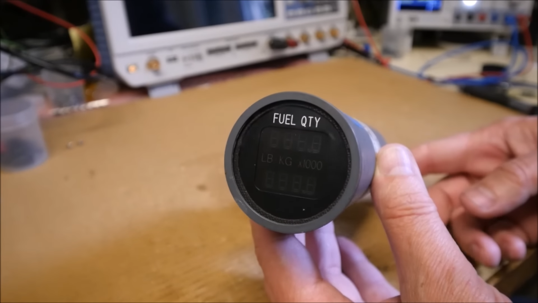 Boeing 747 Digital Fuel Quantity Indicator - Teardown, Reverse Engineering and Testing