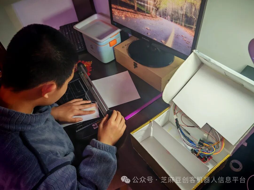 Peilin Wu - Smart Pillbox Reminder System Based on Arduino with Multi-Sensor Collaboration
