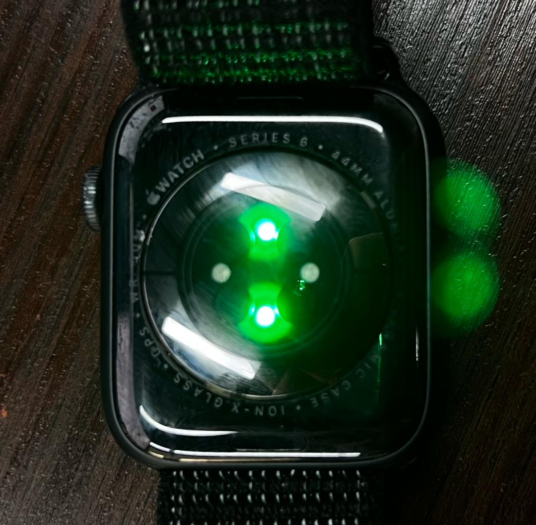 How Smartwatches Monitor Your Heart Rate, Blood Oxygen, and ECG?