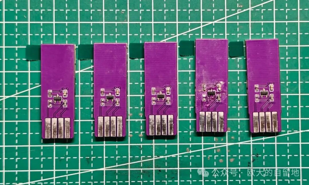 AI Halfway Through: Creating an LCD Simulation Neon Tube Clock