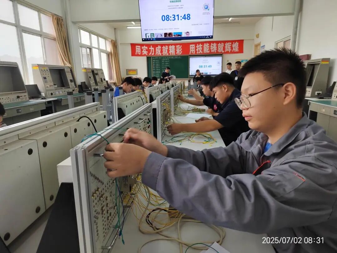 Outstanding Achievements of Our School in the 2025 Jinpu New District 'Craftsman Cup' PLC Control Technology Skills Competition