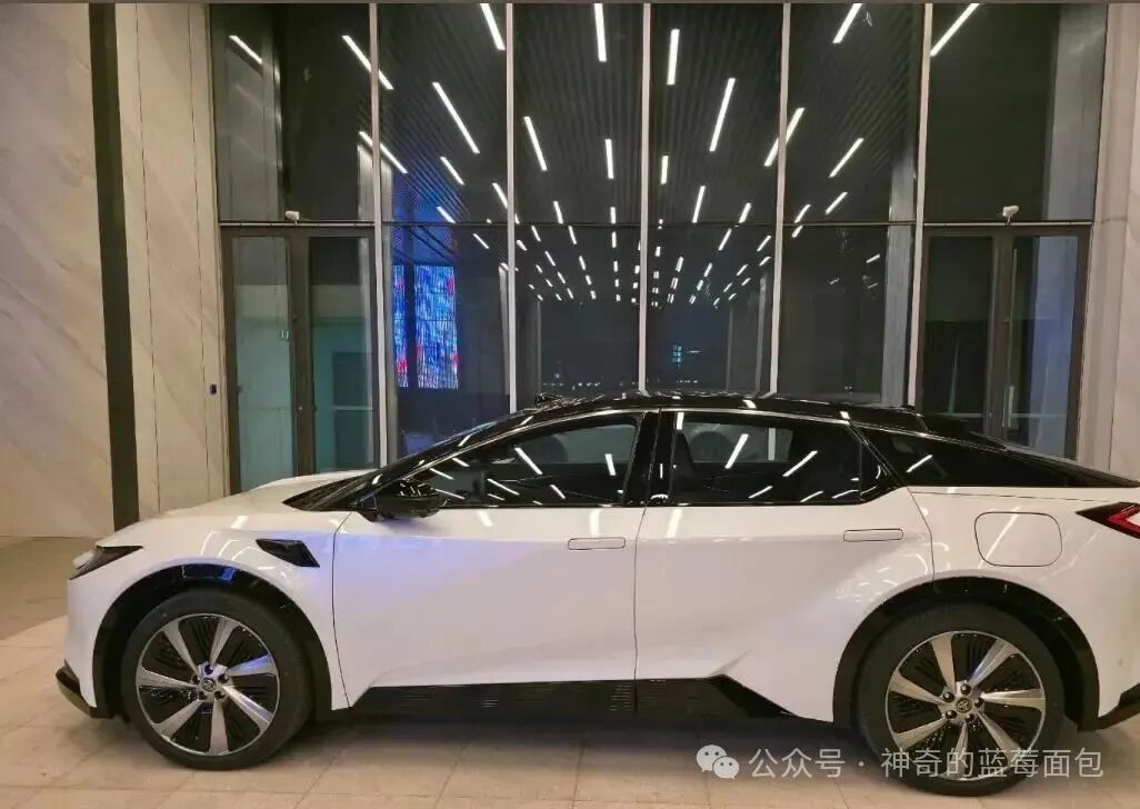 High Computing Power and Abundant Sensors: The FAW Toyota bZ5 Tackles Beijing's Evening Rush Hour