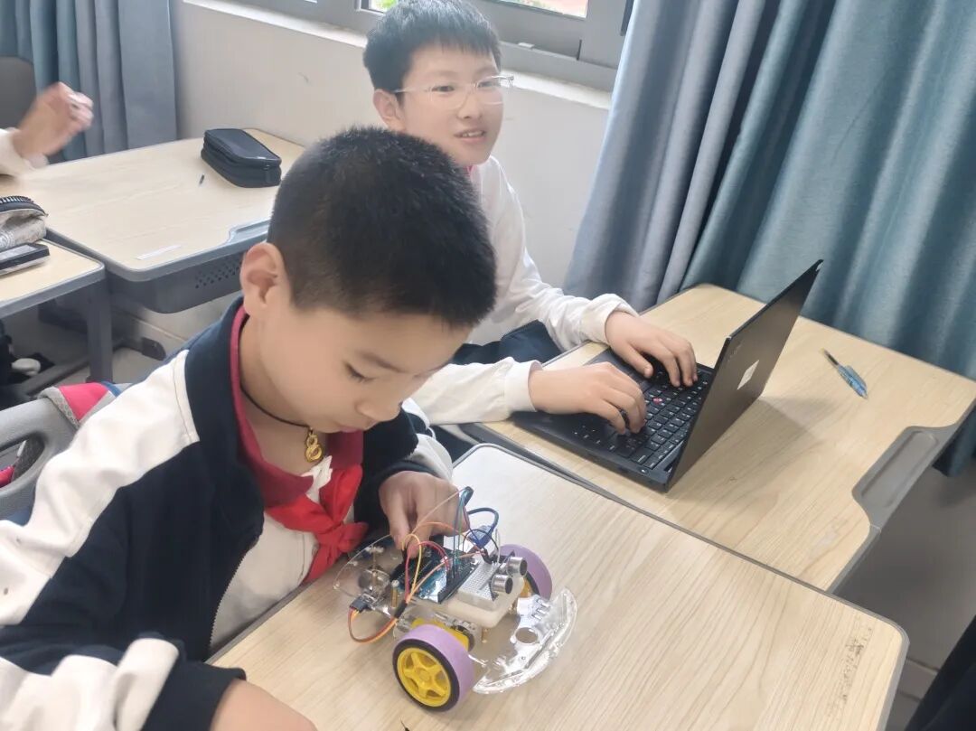 Ultrasonic Obstacle Avoidance Car