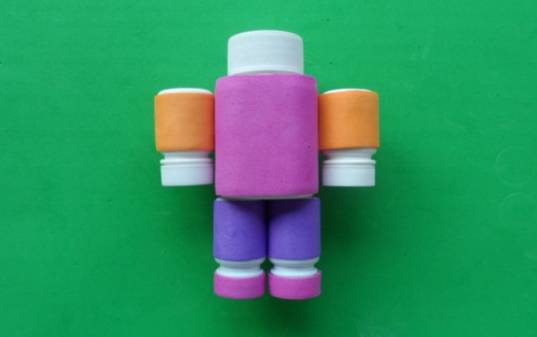 Creative Robot Crafting for Kindergarten: Little Scientists Start with Robots