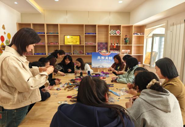 Embedded Neighborhood Centers: Age-Friendly Living Circles