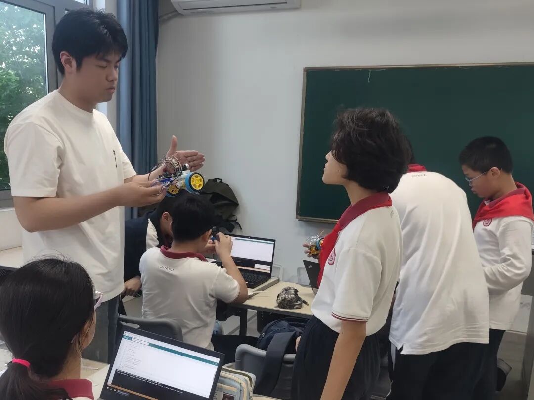 Ultrasonic Obstacle Avoidance Car