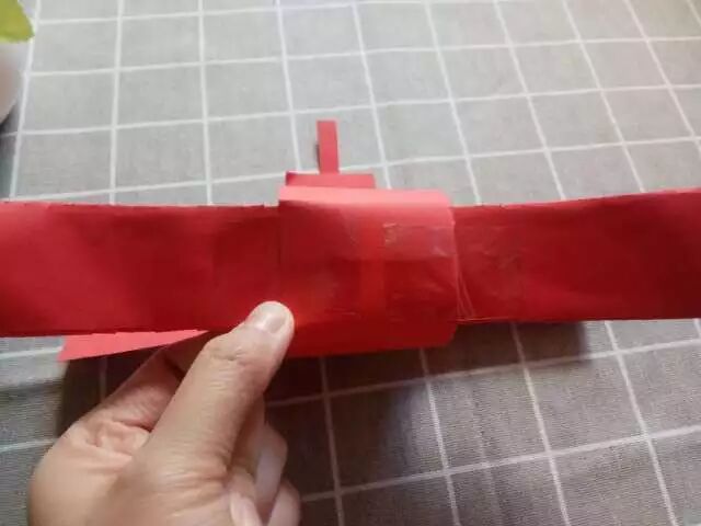 Creative Robot Crafting for Kindergarten: Little Scientists Start with Robots