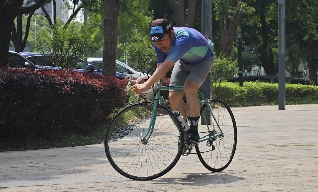 Reverse the Norm! This 'Slow Riding' Competition is Absolutely Captivating