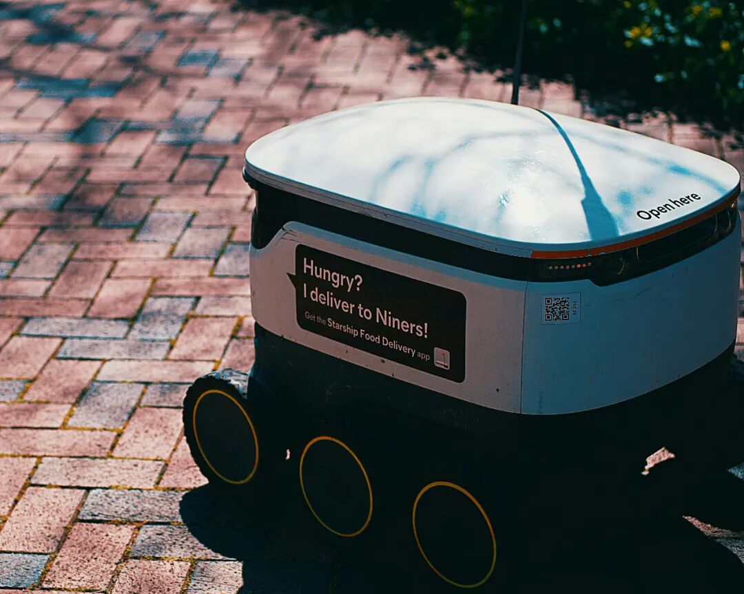 The Delivery Robots in Hotels: A Loss of 800 Million in Three Years