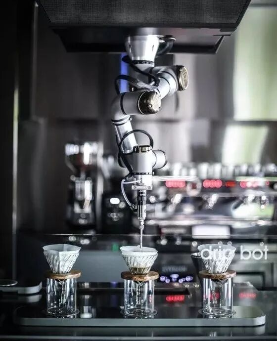 Technology | 17 Must-See Creative Applications of Robotic Arms Worldwide