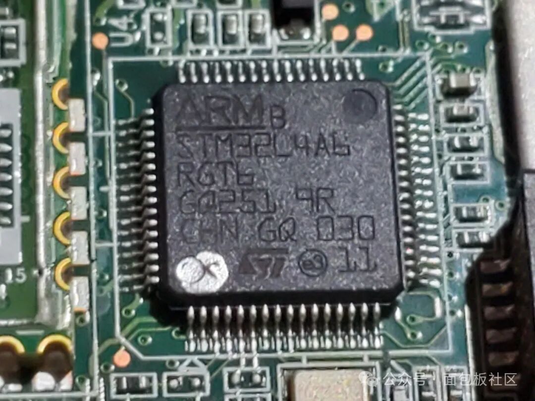 Dissecting the Advantech Vibration Sensor Worth Over 3000: An Inside Look at Its Structure and Chip Solutions