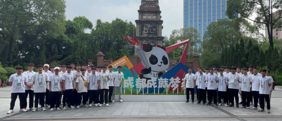 Walking Ideological and Political Course: IoT College Organizes 'Visit to Cybersecurity Exhibition, Forge Skills for National Service' Practical Activity