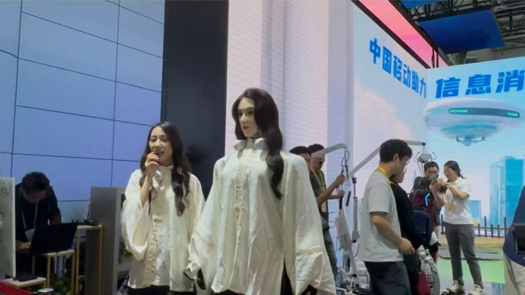 Exploring the Gathering of Robots at the Exhibition