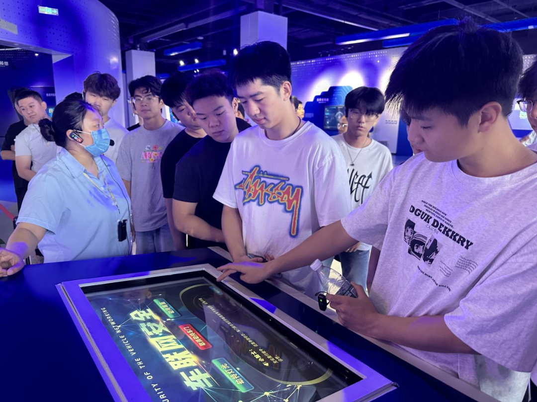 Walking Ideological and Political Course: IoT College Organizes 'Visit to Cybersecurity Exhibition, Forge Skills for National Service' Practical Activity