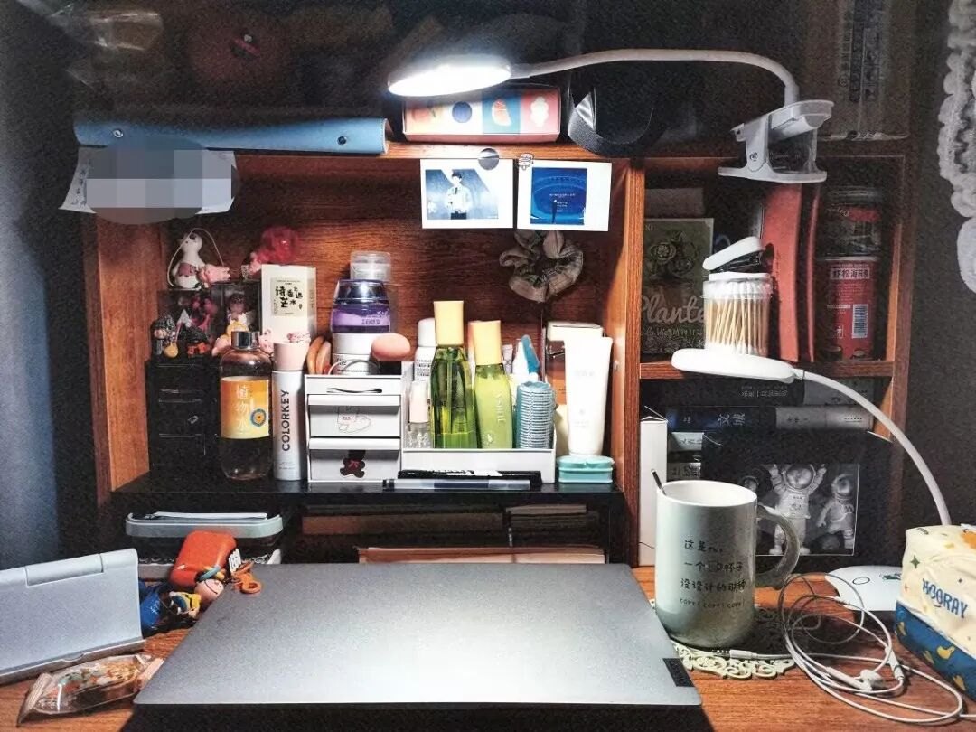 Transforming Your Dorm Room: A Guide to Desktop Makeovers