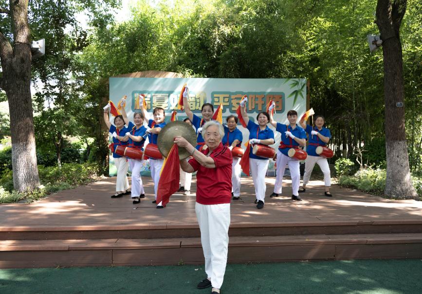 Intergenerational Co-Creation of a New Model for Traffic Safety Promotion for Seniors in the Community