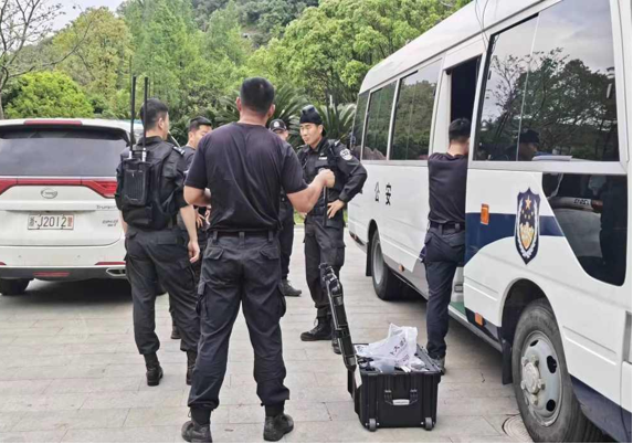 Self-Organizing Network Solutions for Military Collaborative Operations