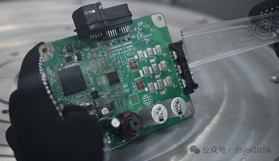 DSJet Dry Ice Cleaning for Circuit Boards: Efficiently Empowering Precise Removal of PCBA Surface Contaminants