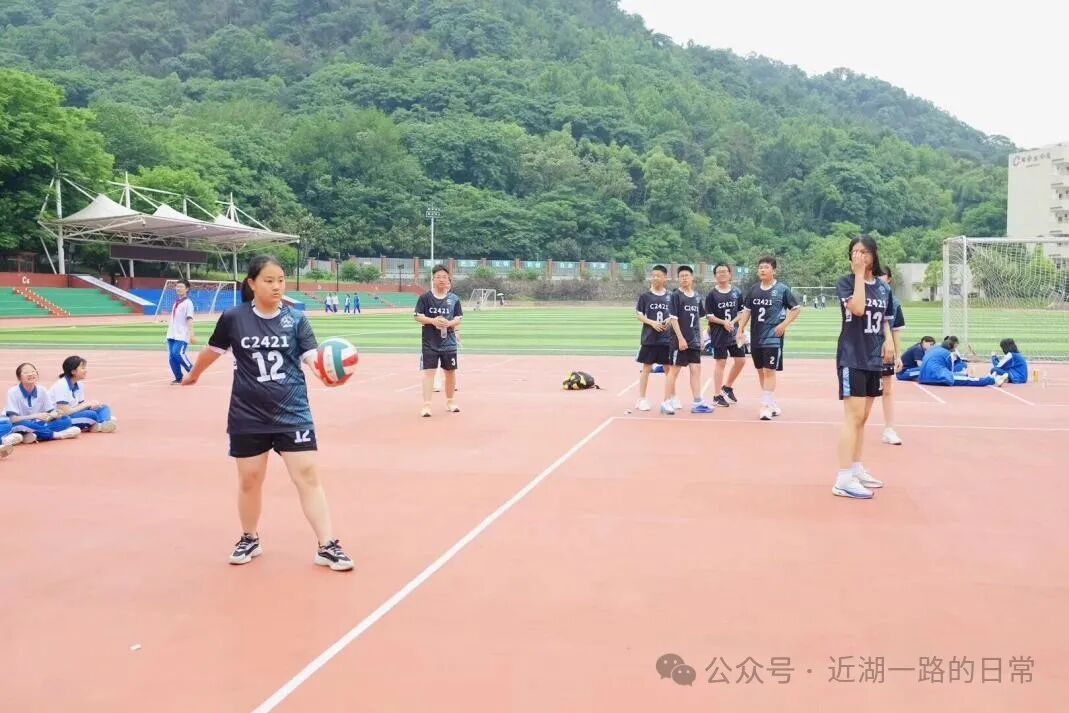 The Strongest Echo of Youth! Class C2421 Shines with Passion on the Volleyball Court