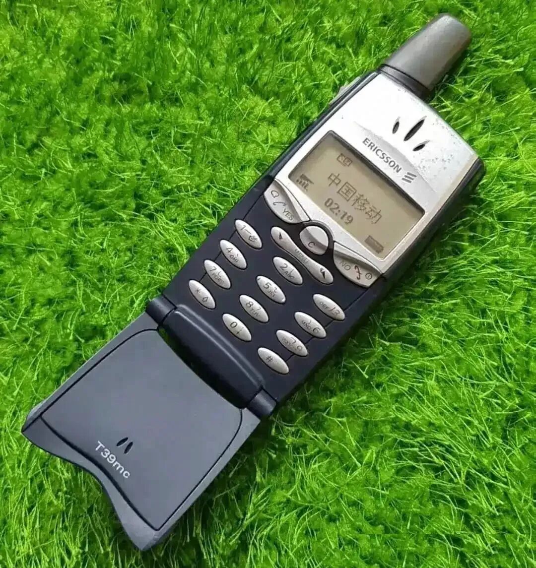 Communication History Series 833 - Who Was the First Mobile Phone to Support Bluetooth in the World - 2001