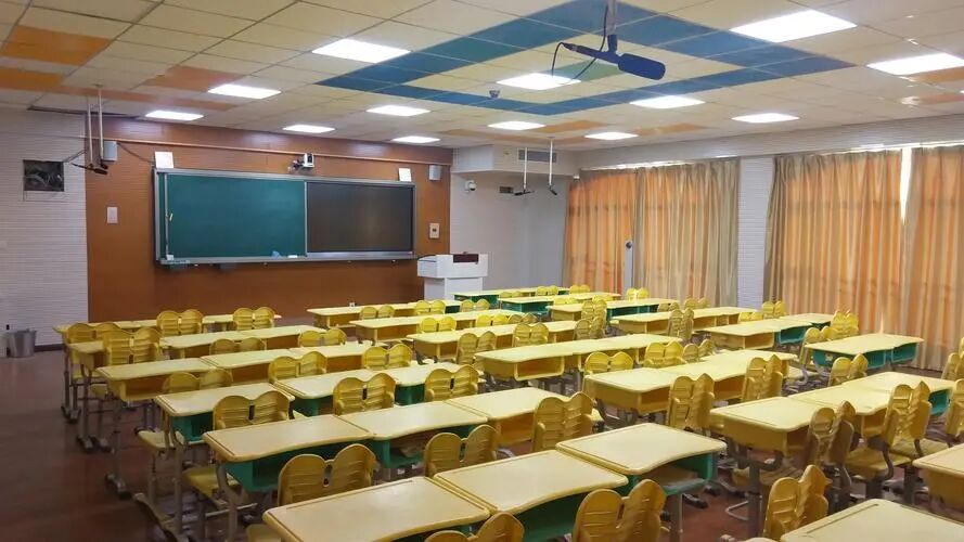 Usage of Modal Verbs 'Can' and 'May'