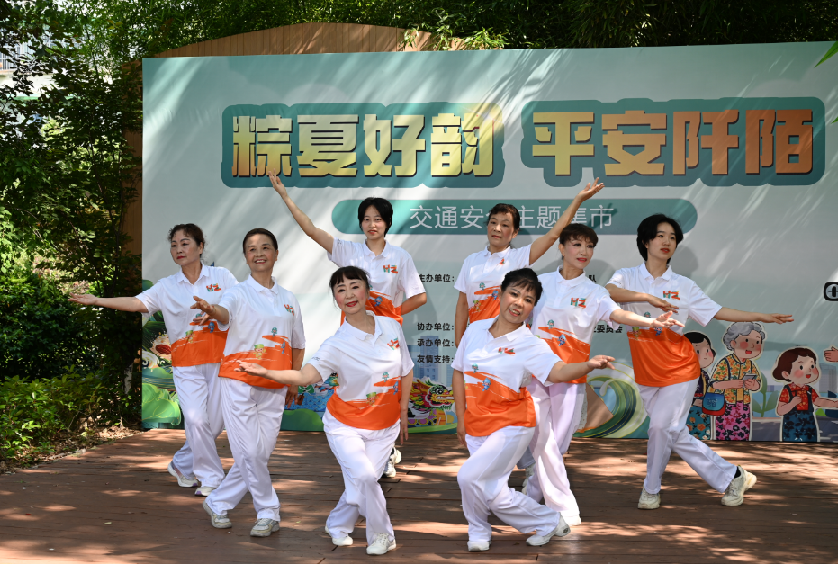 Intergenerational Co-Creation of a New Model for Traffic Safety Promotion for Seniors in the Community