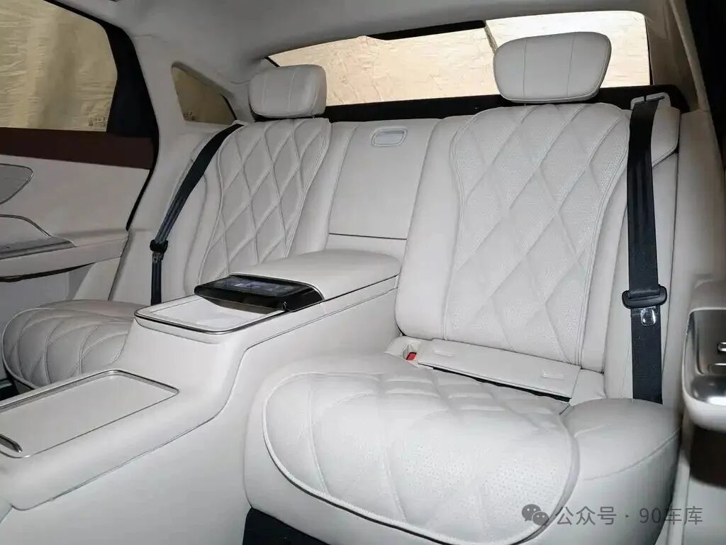 Disrupting the C-Class Car Landscape! The Global Debut of the Fengyun A9L Redefines New Standards of Safety and Luxury