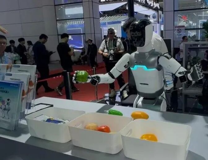 Exploring the Gathering of Robots at the Exhibition