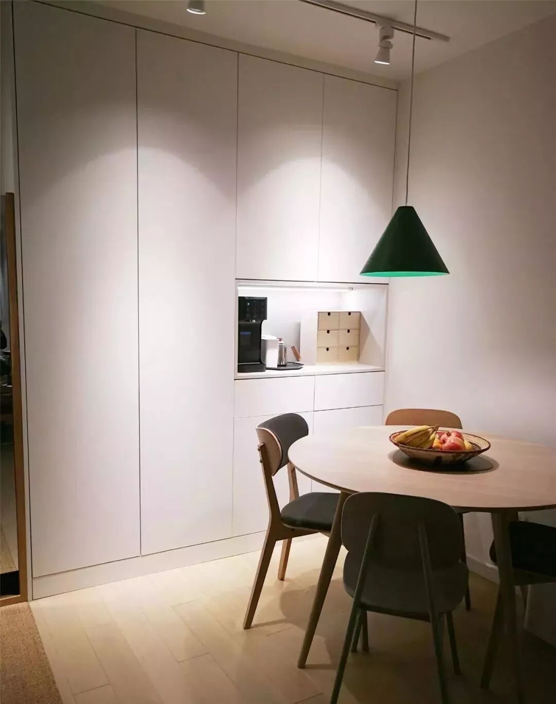 A 60 Square Meter Minimalist Wooden Style Apartment with Embedded Storage for Enhanced Practicality!
