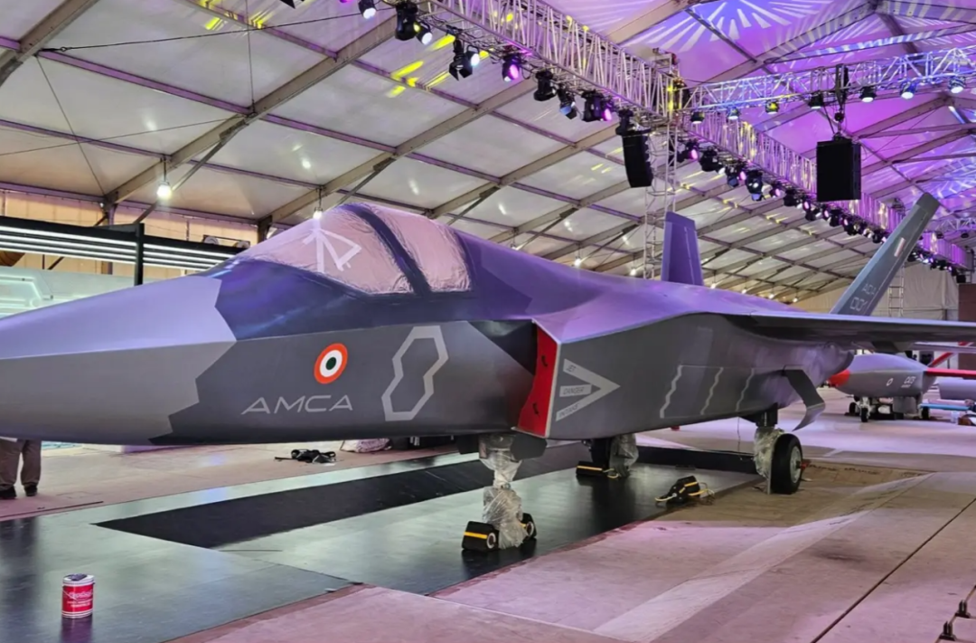 Twin-Engine Medium Thrust + DSI Air Inlet: Is India's Stealth Fighter Secretly Learning from the J-35?