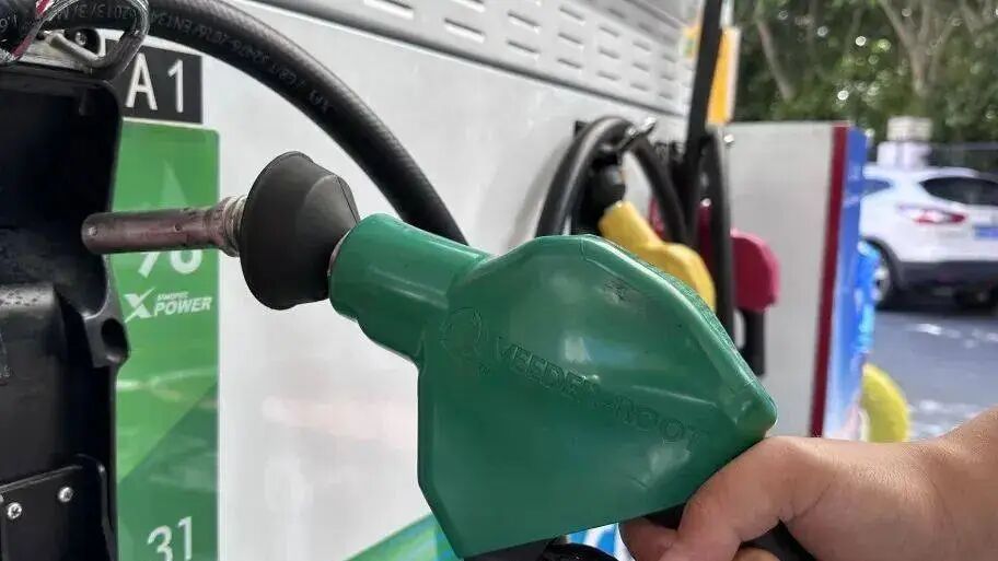 Why Do Some People Love the Smell of Gas Stations and Underground Garages?