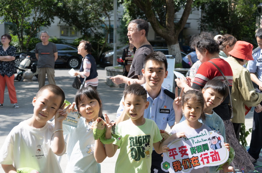 Intergenerational Co-Creation of a New Model for Traffic Safety Promotion for Seniors in the Community