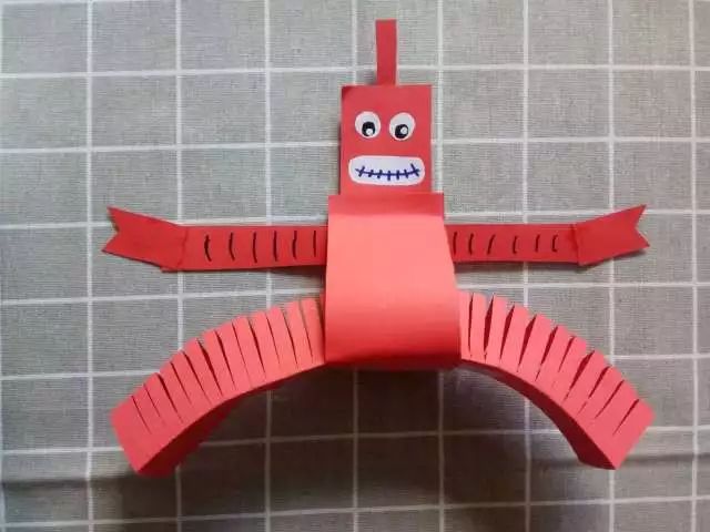 Creative Robot Crafting for Kindergarten: Little Scientists Start with Robots