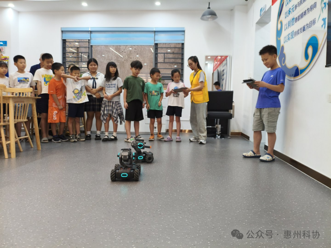 Exploring AI Robotics! The Second Stop of the Huiyang Summer Science Popularization Ignites the Technological Dreams of Young People in Xinwei
