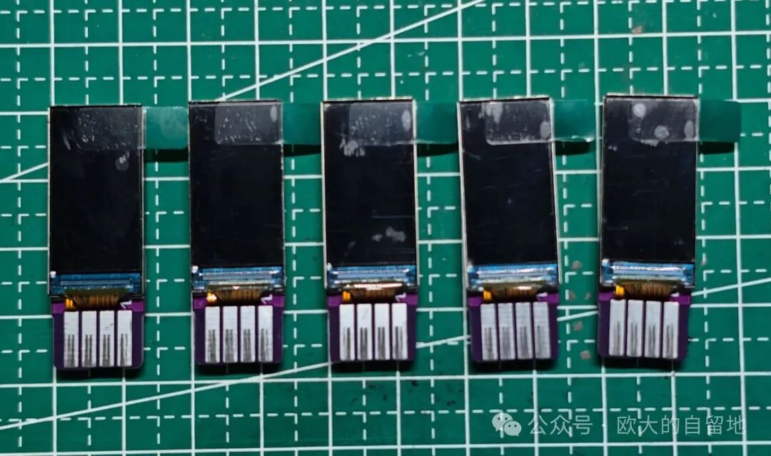 AI Halfway Through: Creating an LCD Simulation Neon Tube Clock