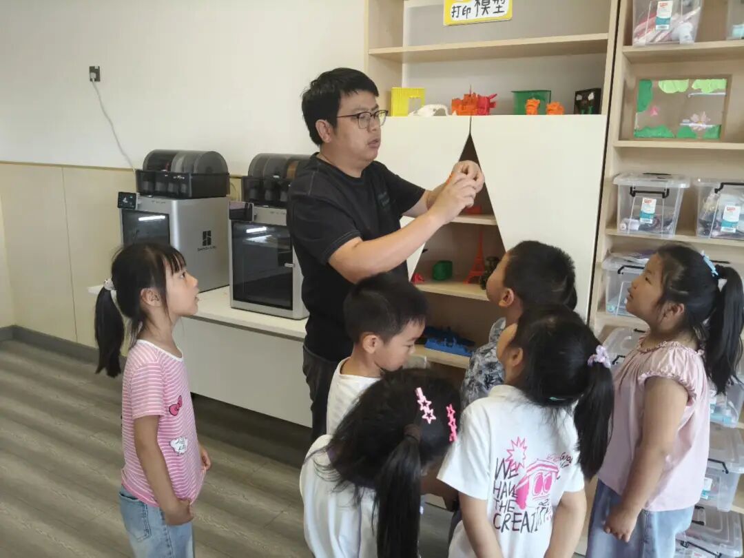 The Colorful Course: The Adventure of Stationery