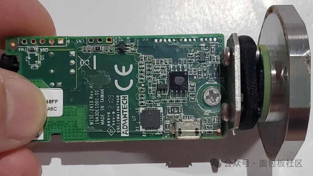 Dissecting the Advantech Vibration Sensor Worth Over 3000: An Inside Look at Its Structure and Chip Solutions