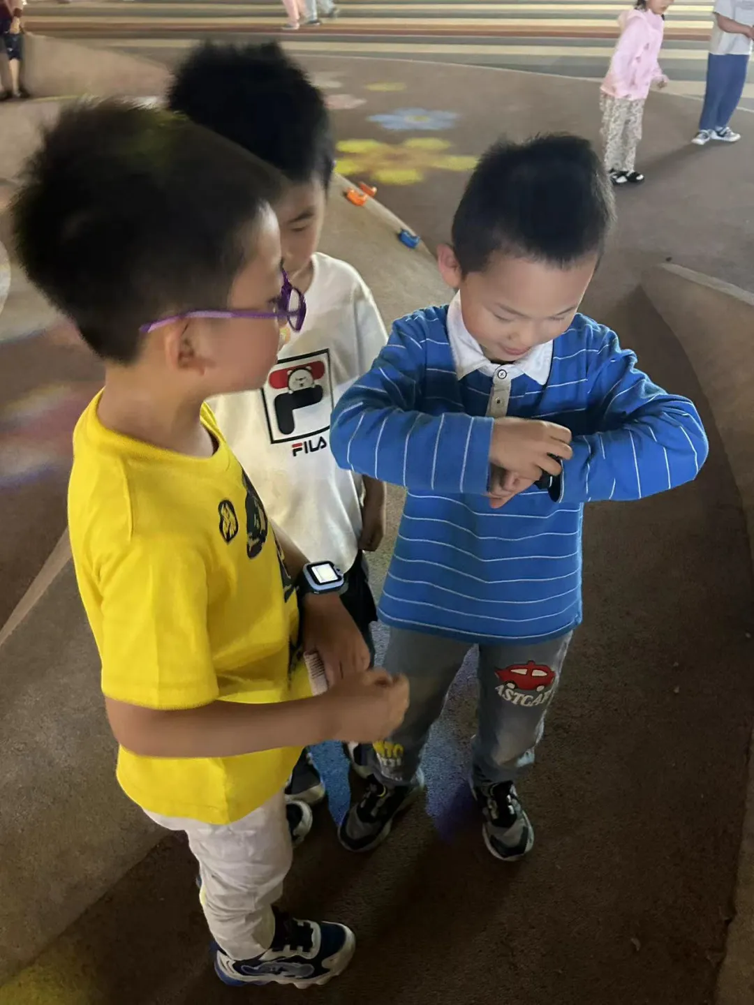 Selling 100 Million Units in a Year! Parents Complain About 'Too Many Features': Expensive and Time-Consuming!