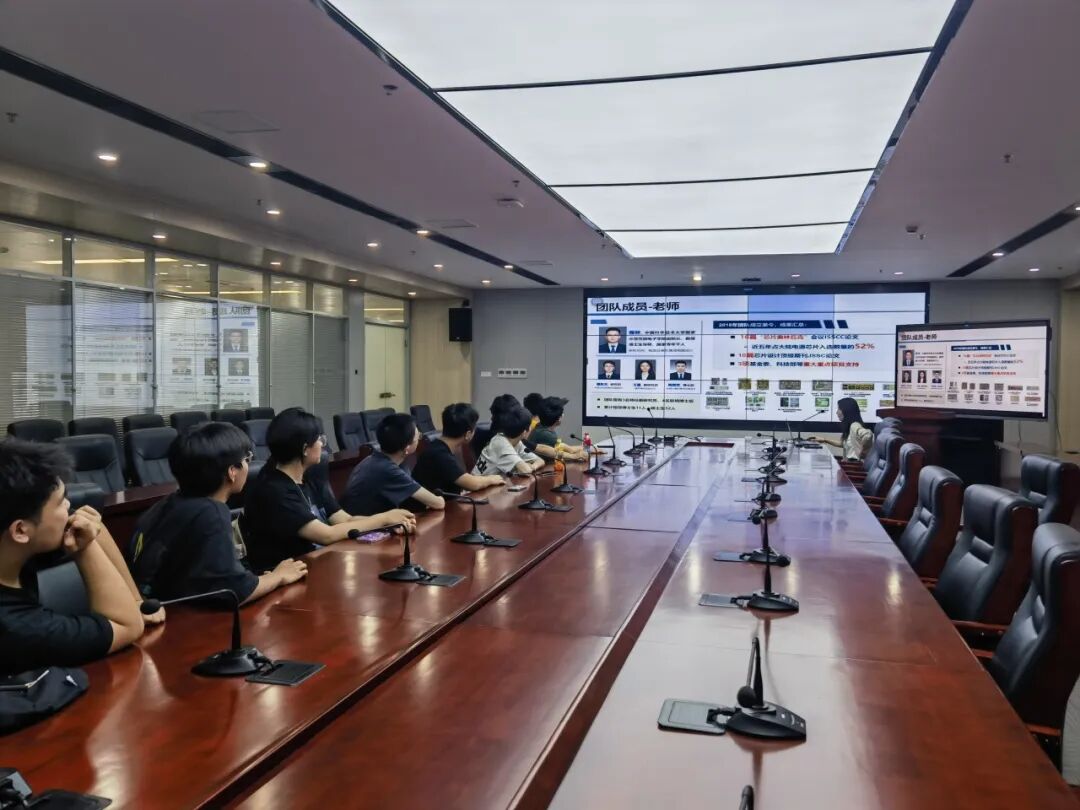 Undergraduate Students Visit the PMIC Laboratory at the University of Science and Technology of China