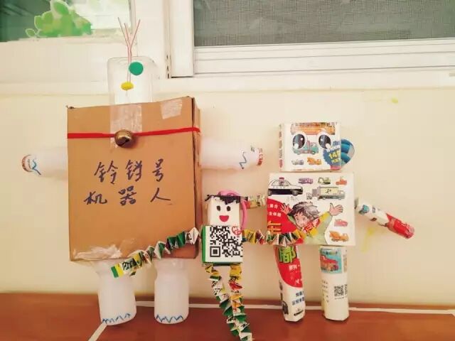 Creative Robot Crafting for Kindergarten: Little Scientists Start with Robots