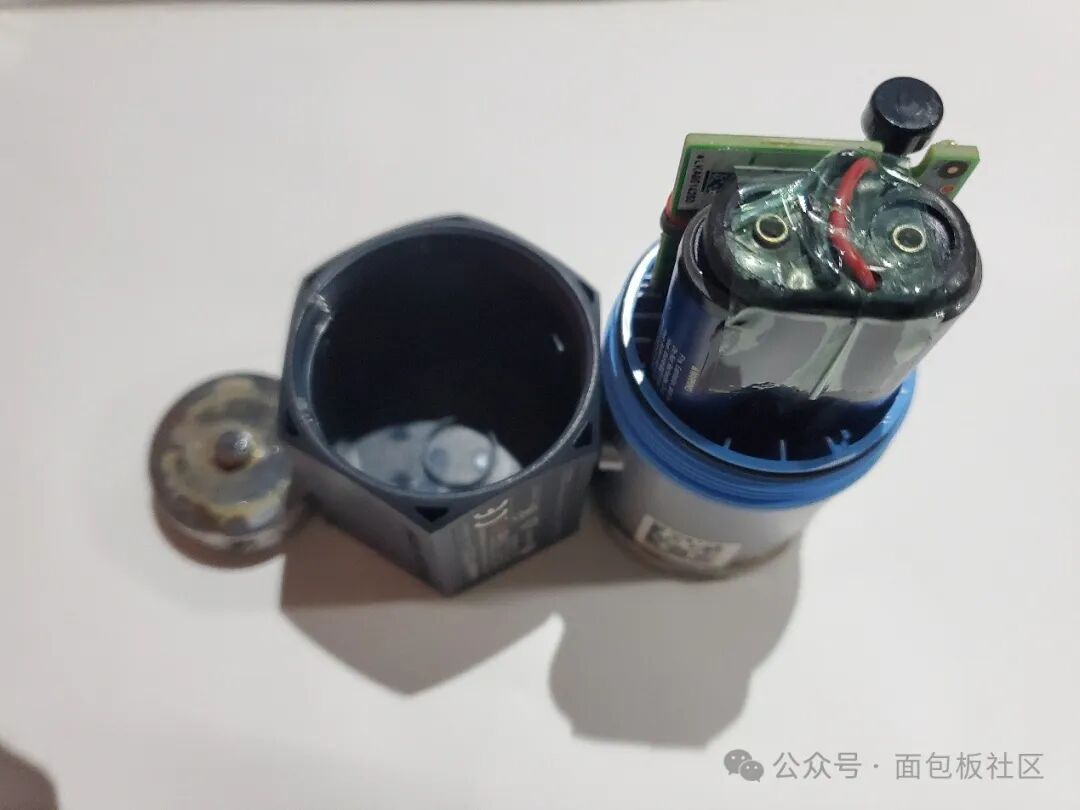 Dissecting the Advantech Vibration Sensor Worth Over 3000: An Inside Look at Its Structure and Chip Solutions