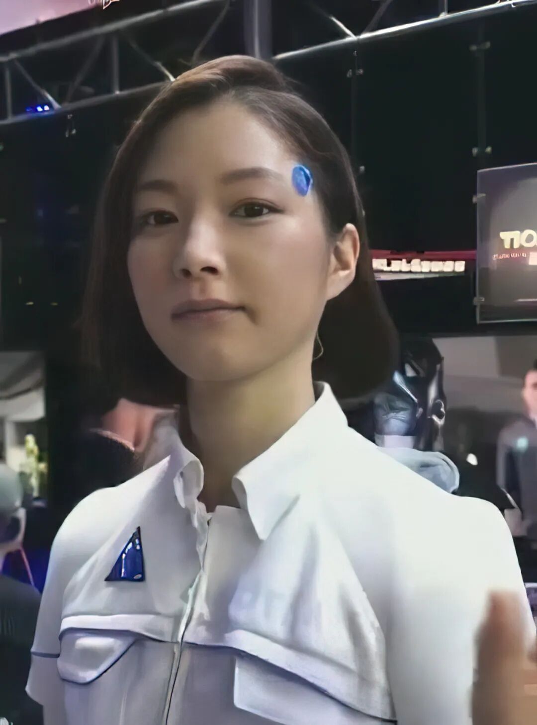 Japan's 'Girlfriend' Robot is So Realistic, It's No Wonder They Sell Out – Can You Tell the Difference Between a Human and a Robot?