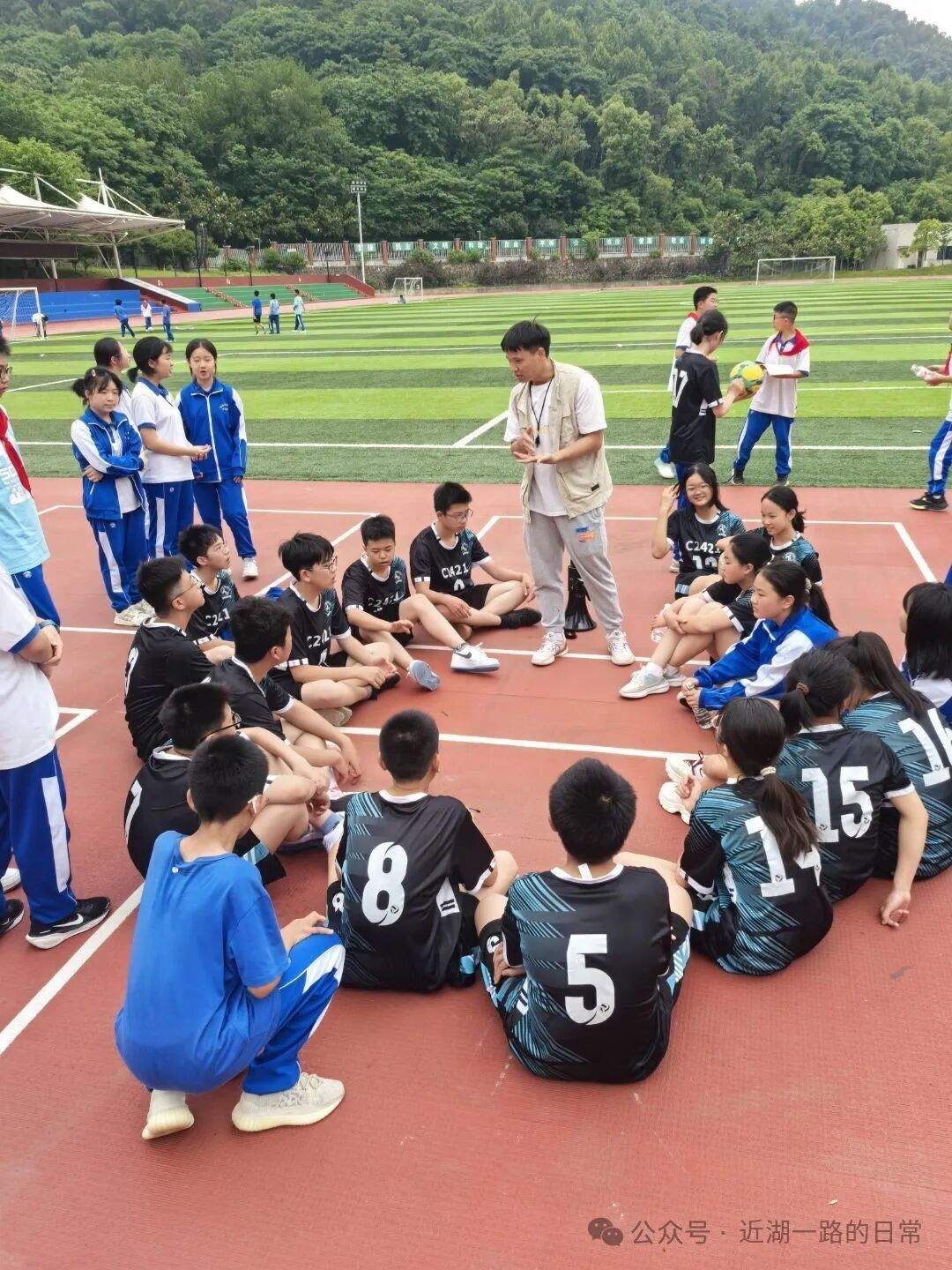 The Strongest Echo of Youth! Class C2421 Shines with Passion on the Volleyball Court